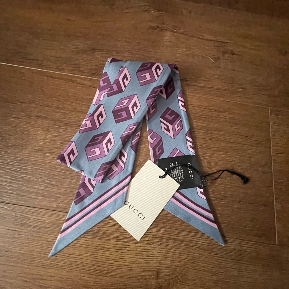 GUCCI-AUTHENTIC (NWT) Geometric Pattern Silk Twilly Scarf